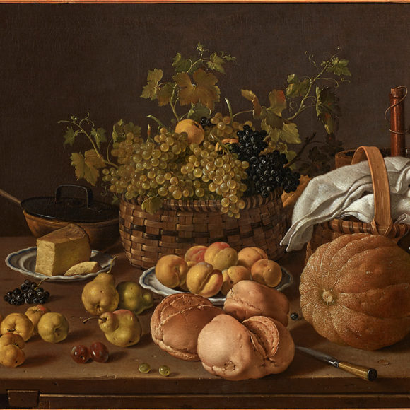 Bodegón con enfriador, panes, queso y frutas